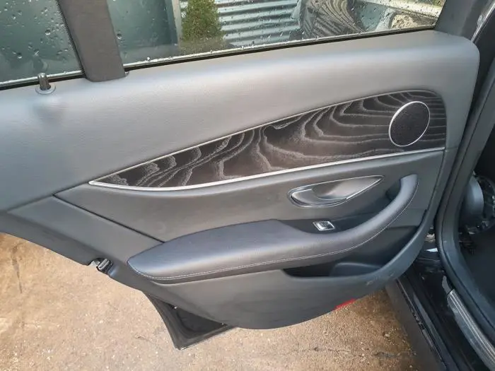 Tapizado de puerta de 4 puertas izquierda detrás Mercedes E-Klasse