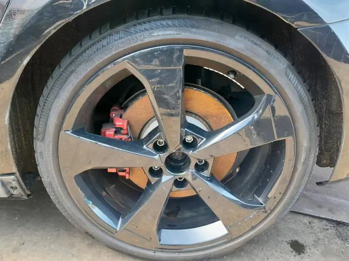 Llanta y neumático de invierno Audi RS3