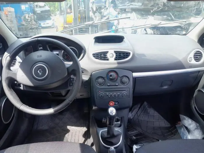 Pantalla interior Renault Clio