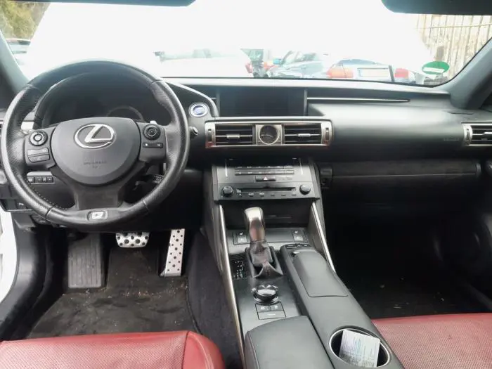 Sistema de navegación Lexus IS