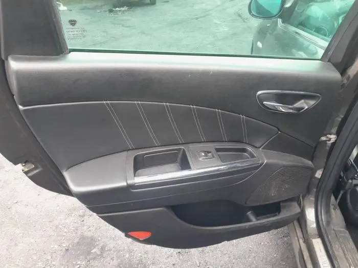 Tapizado de puerta de 4 puertas izquierda detrás Lancia Delta