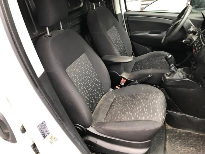 Cinturón de seguridad derecha delante Opel Combo