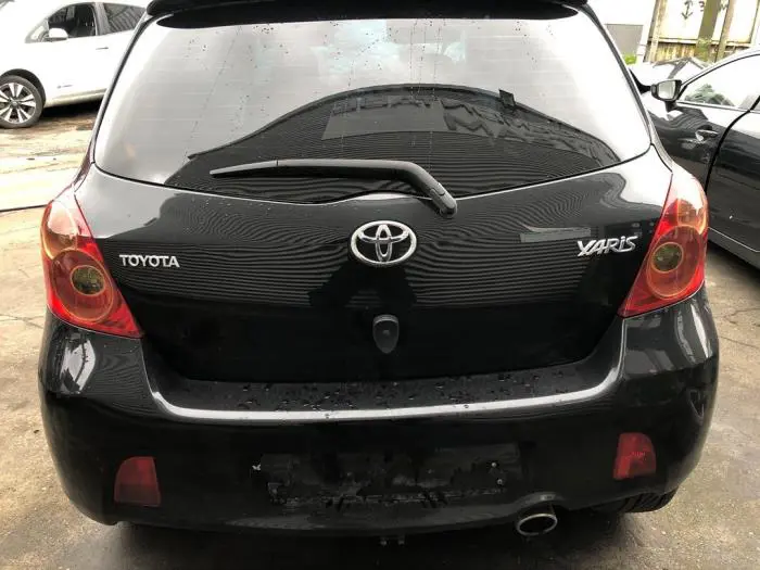 Mecanismo de cierre del portón trasero Toyota Yaris