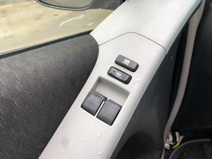 Interruptor de ventanilla eléctrica Toyota Yaris