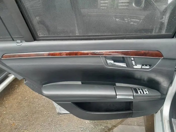 Tapizado de puerta de 4 puertas izquierda detrás Mercedes S-Klasse