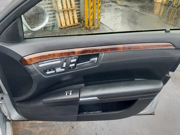 Tapizado de puerta de 4 puertas derecha delante Mercedes S-Klasse