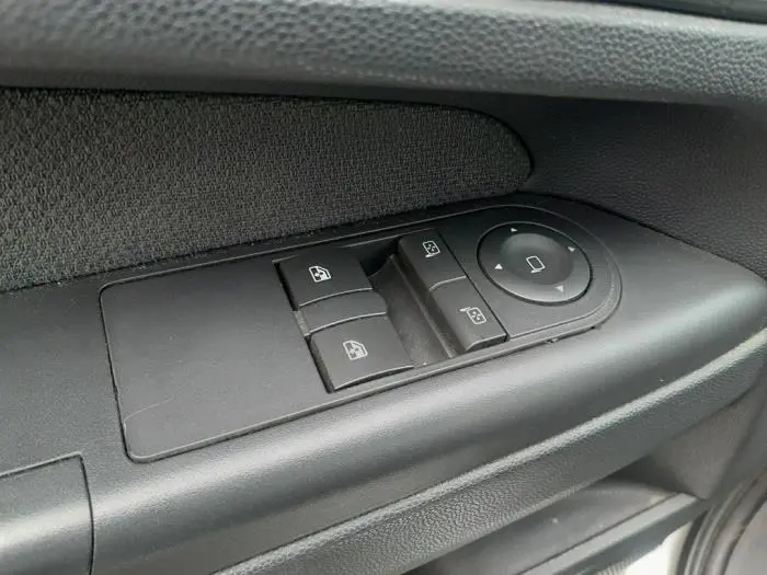 Interruptor de ventanilla eléctrica Opel Zafira C