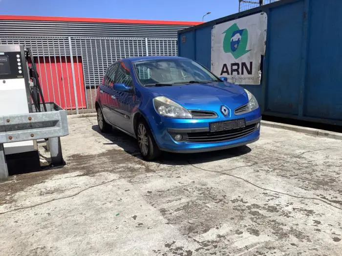 Mecanismo de cierre del portón trasero Renault Clio