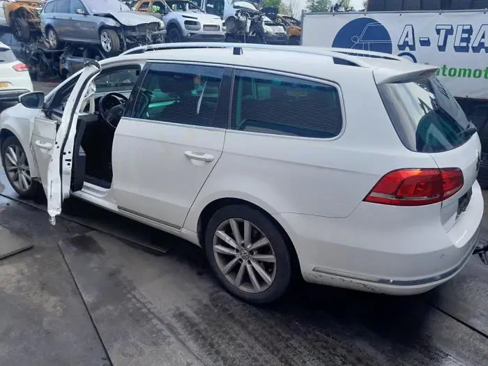 Ventanilla de puerta de 4 puertas izquierda detrás Volkswagen Passat