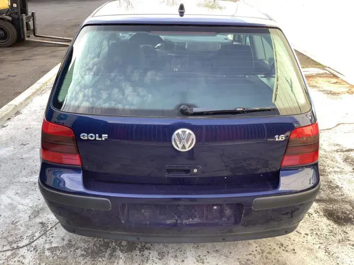 Luz trasera izquierda Volkswagen Golf