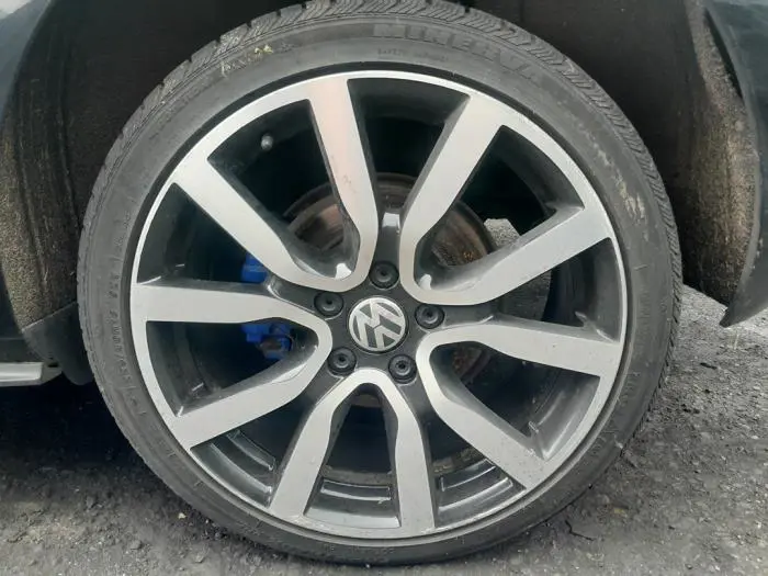 Llanta y neumático de invierno Volkswagen Golf