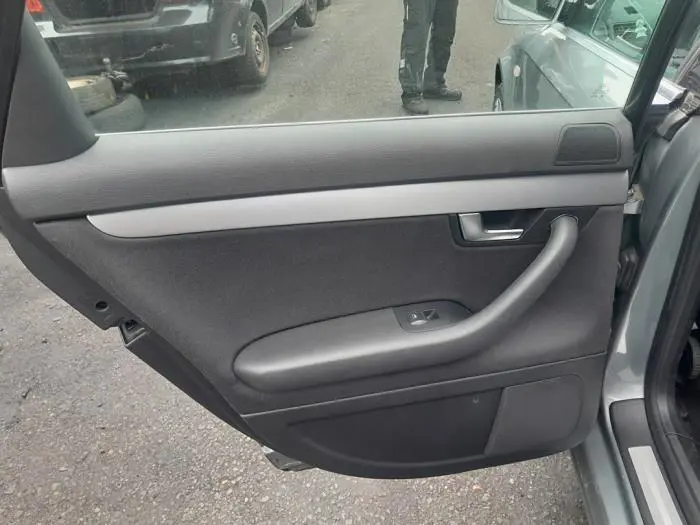 Tapizado de puerta de 4 puertas izquierda detrás Audi A4