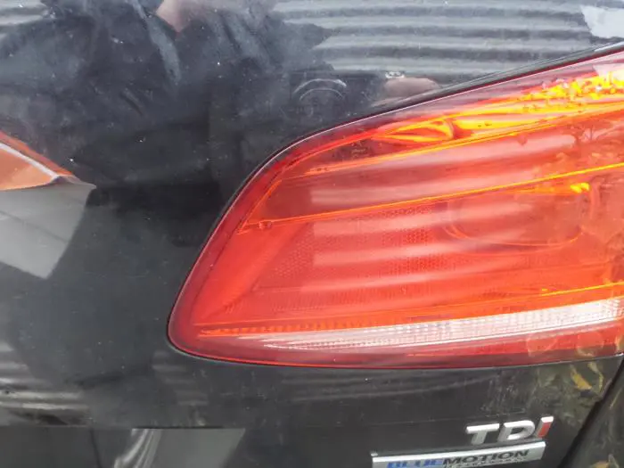 Luz trasera derecha Volkswagen Passat